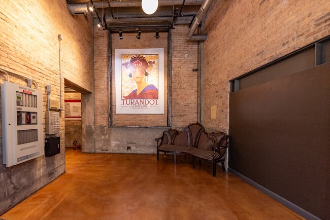 Building Photo - 2545 S Dearborn- Rental