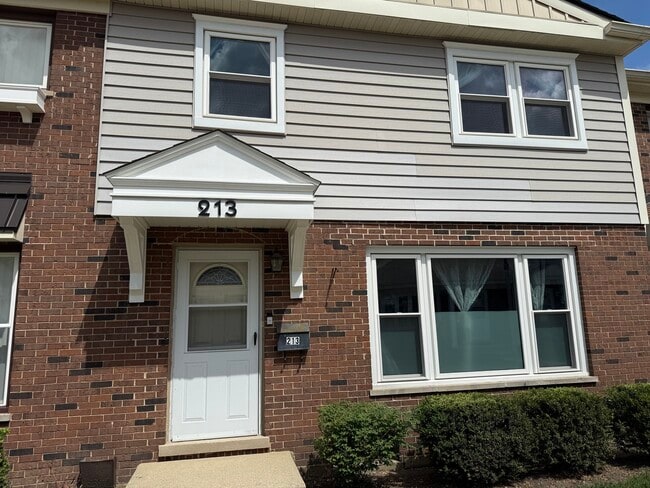 Building Photo - 213 Frederick Pl Rental