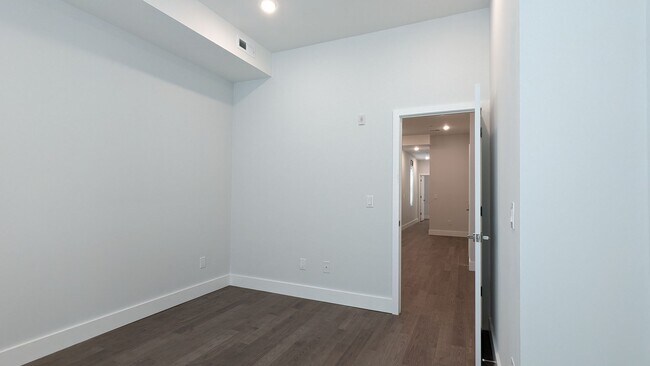 Photo - 2443 N Marshall St Unit 2