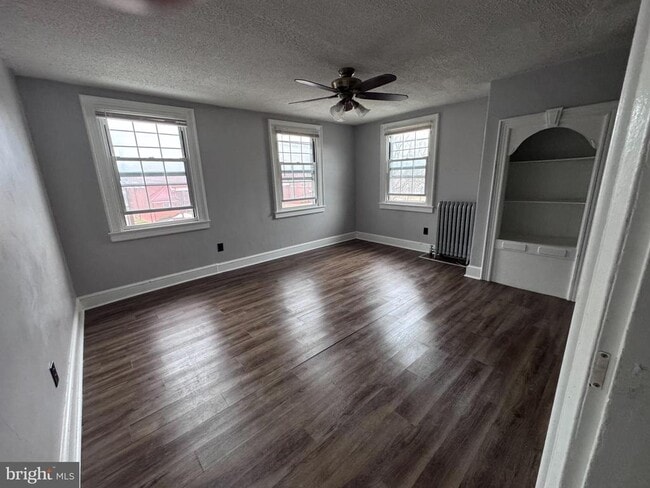 Photo - 25 E Main St