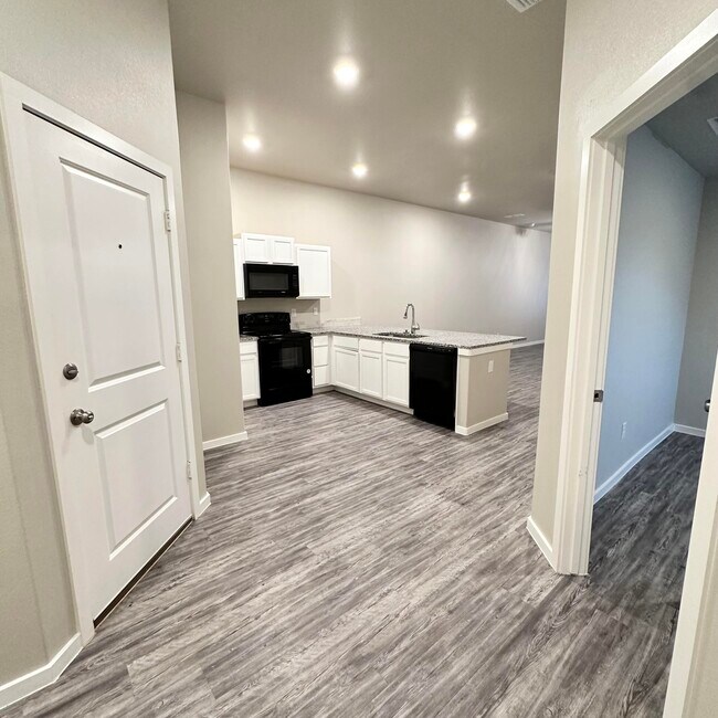 Photo - 2106 N Avenue J