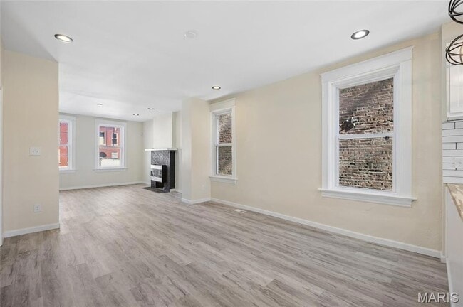 Photo - 816 McLaran Ave