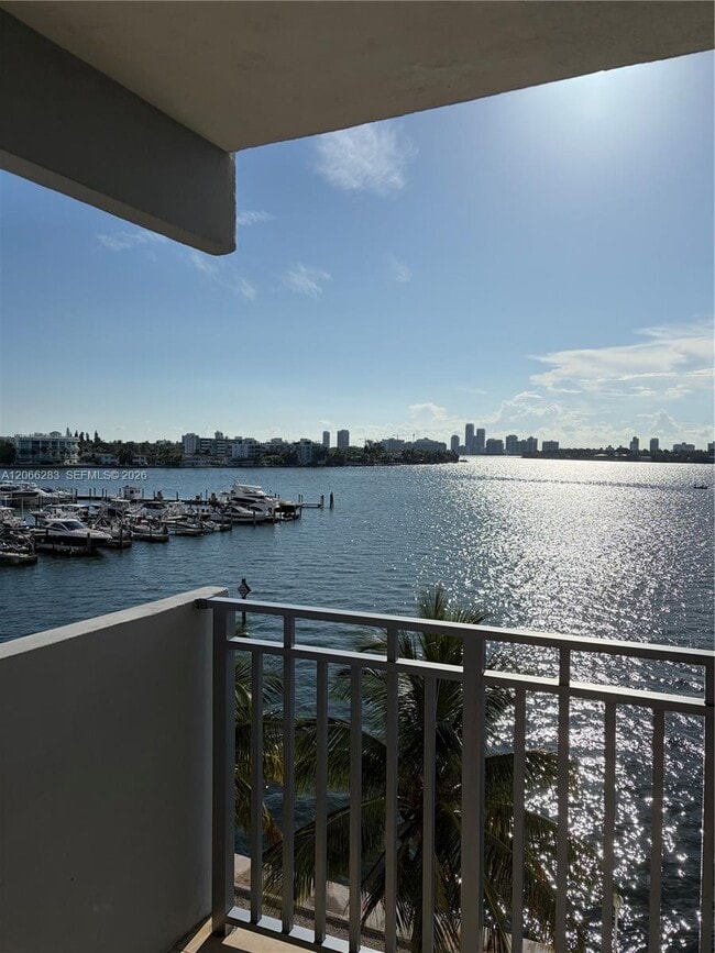 Building Photo - 7545 E Treasure Dr Unit 5G