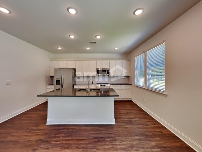 Photo - 205 Spruce Cir