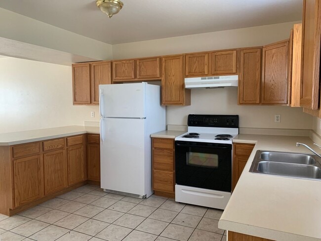 Photo - 19799 Sackett Ln Unit A