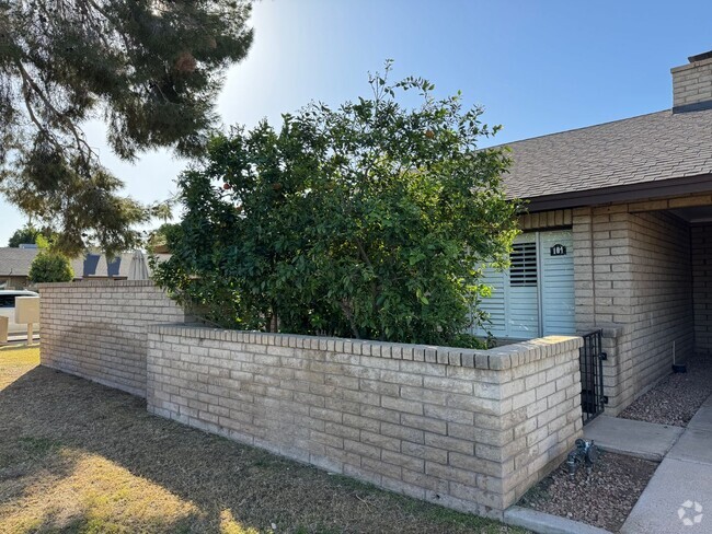 Building Photo - Beautiful Townhome in Tempe! Perfect Locat...