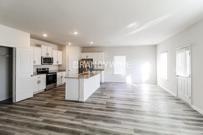 Photo - 148 Avondale Blvd SE