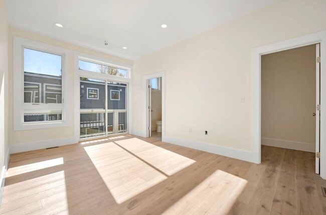 Photo - 120 School St