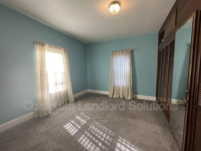 Photo - 1516 Woodley Ave