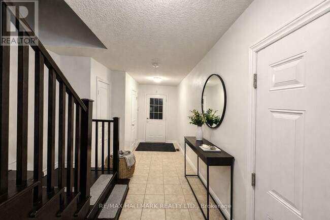 Photo - 27 Waterbridge St