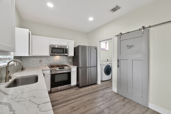 Photo - 918 Ivycroft Ln
