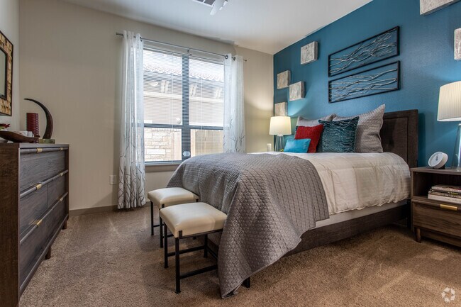 1 BR, 1 BA - 757 SF