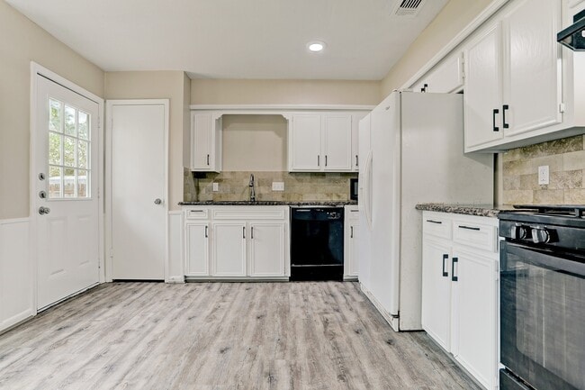 Photo - 427 Merriweather St