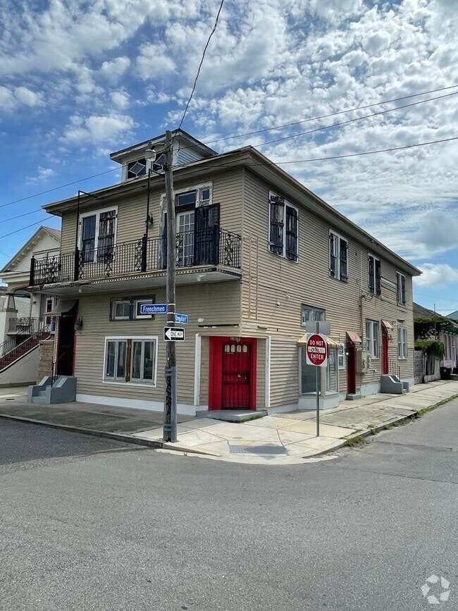 Building Photo - 2103 Urquhart St Unit 2A Rental