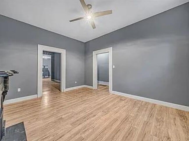 Photo - 1221 Boyle St