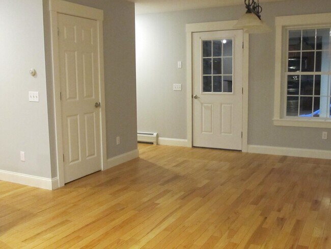 Photo - 562 New Hampshire Rte 103