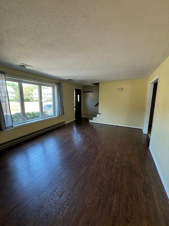 Building Photo - 835 Mt Hope St Unit 22