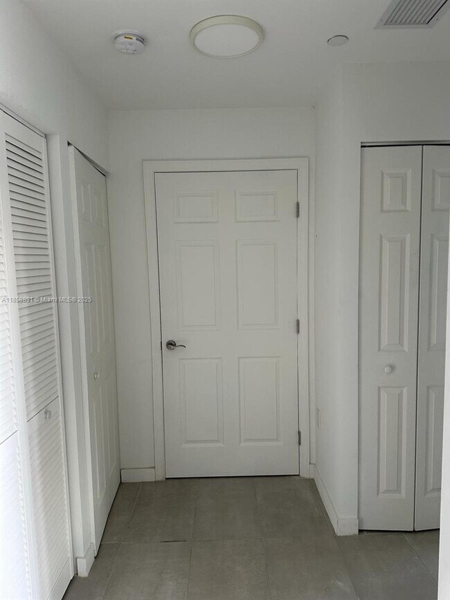 Photo - 541 SW 2nd Ct Unidad 5