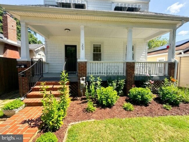 Photo - 209 4th Ave