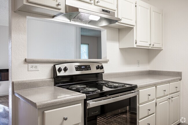 2BR, 2BA - Camelot