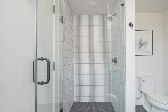 Photo - 1301 Bainbridge St Unidad Studio