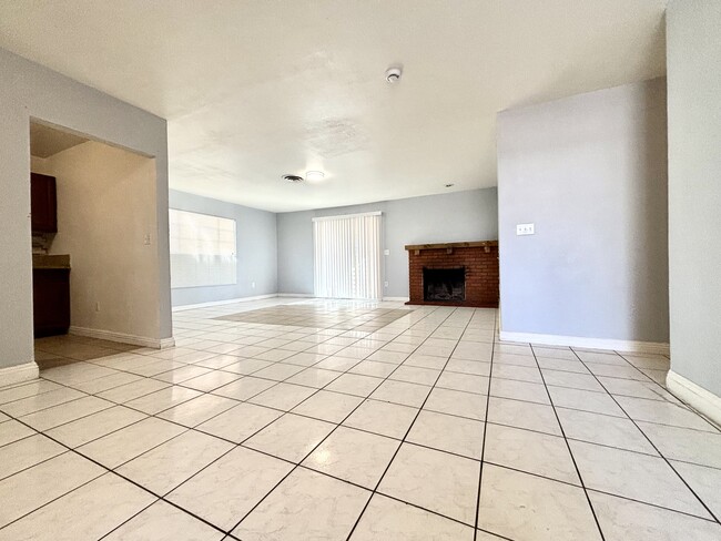 Photo - 1100 Saylor Way