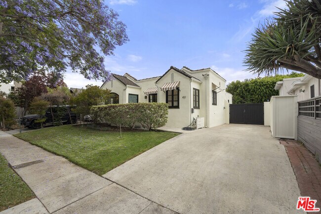 Photo - 451 Westmount Dr