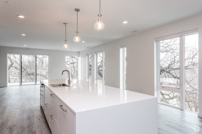 Photo - 4000 INGERSOLL