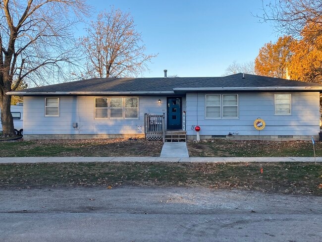 Photo - 406 N Main St