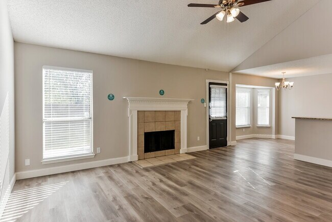 Photo - 813 Globe Ave