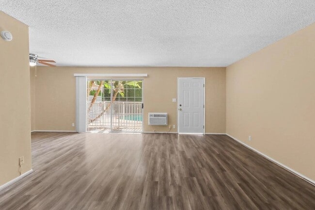 Photo - 14332 Riverside Drive,