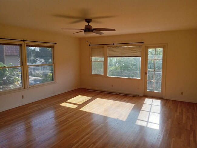 living room - 2323 W 6th St Apartamentos