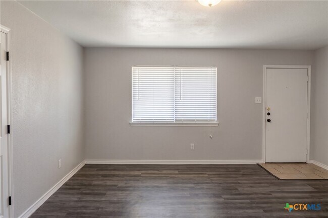 2102 Hunt Dr