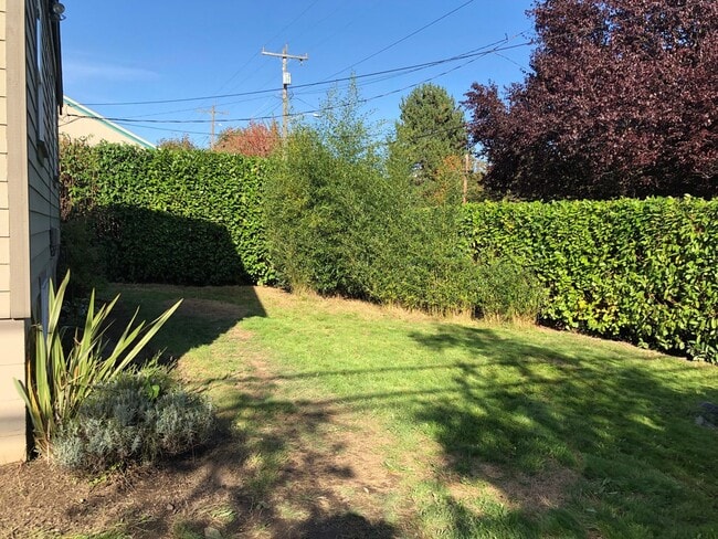 2820 E Denny Way