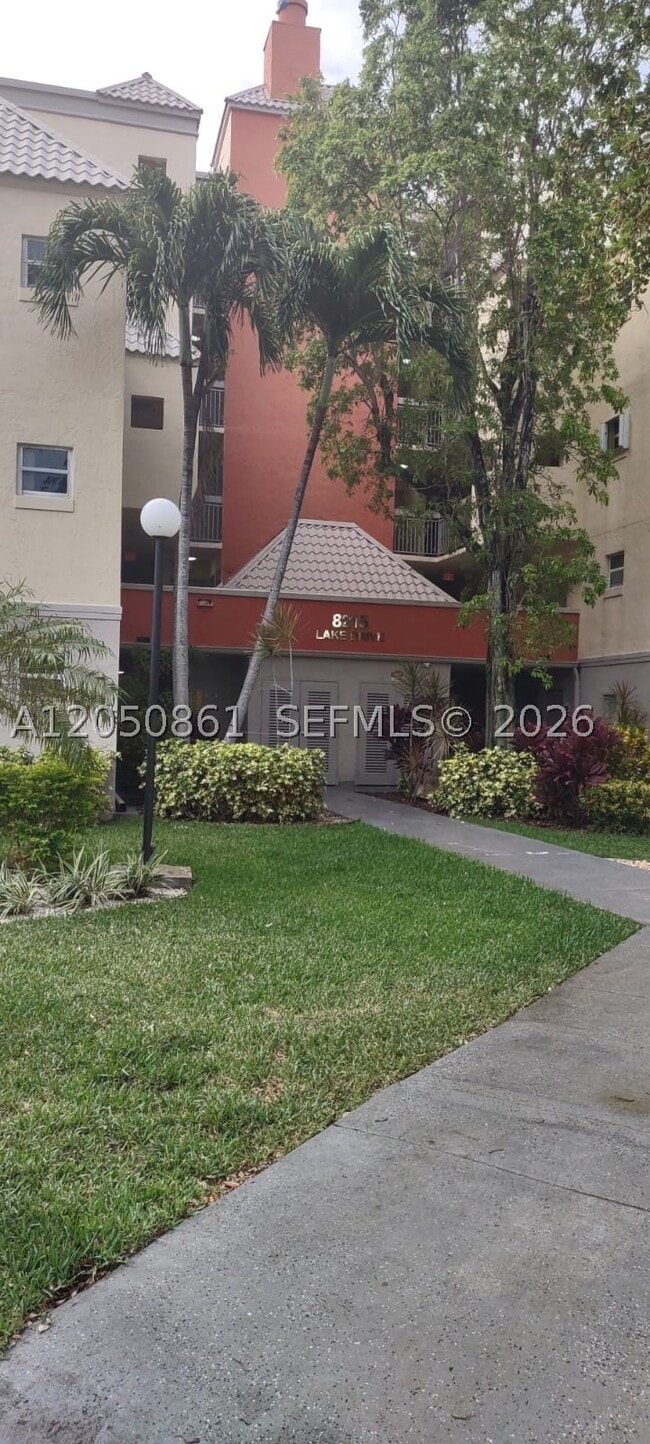Building Photo - 8215 Lake Dr Unit 505
