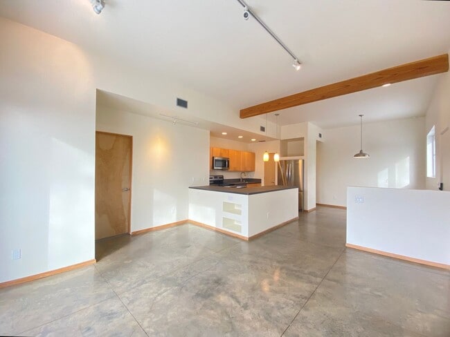 Photo - 1 MO. FREE RENT! Contemporary Retreat on Dunlap St.