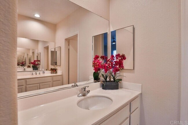 Photo - 425 S Meadowbrook Dr