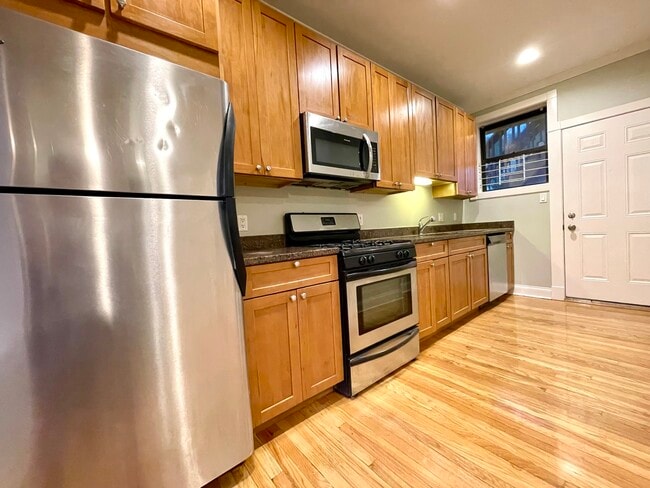Photo - 1509 W Sherwin Ave