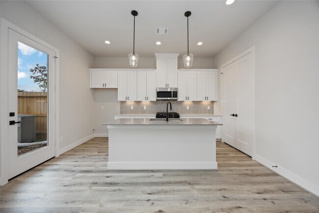 Photo - 6111 Campos Dr