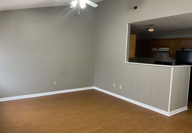 Photo - Cute 2 bedroom, 1 bathroom duplex. Close t...