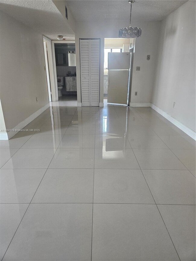 Building Photo - 2046 W Flagler St Unit 413 Rental