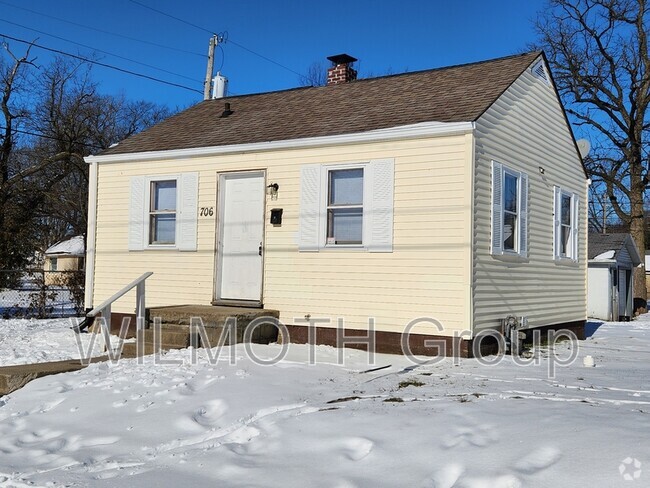 Building Photo - 706 W 23rd St Rental