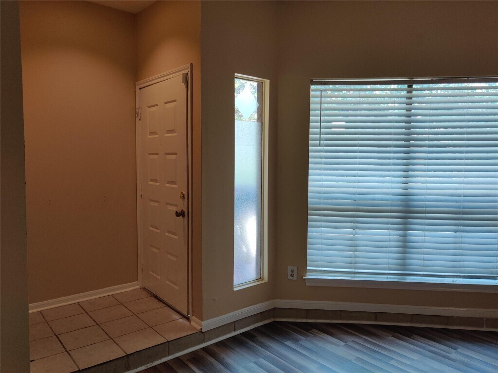 Photo - 3100 Walnut Bend Ln Unidad 209