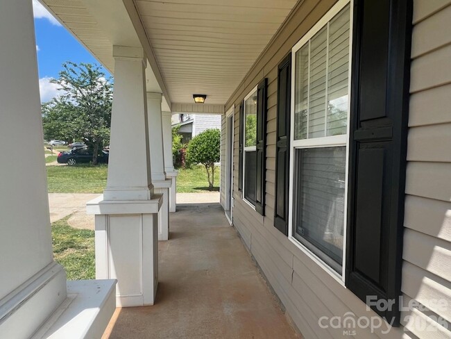 Photo - 176 English Hills Dr