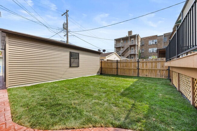 Photo - 4437 N Whipple St