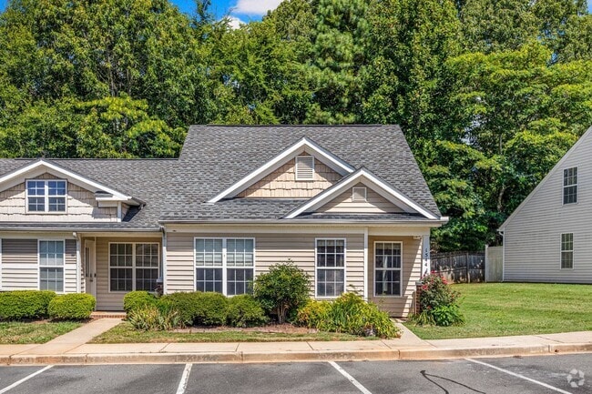 Building Photo - Light and Bright End unit 3 bdrm 2 bath to... Rental