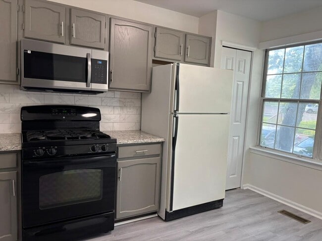 Photo - 113 Redwood Dr Townhome