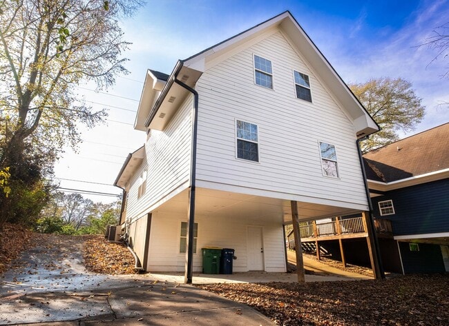 Photo - Prime UGA Location! 4BR + Bonus & Private Porch