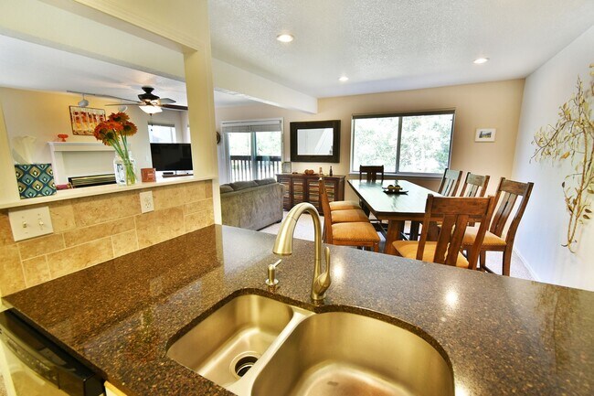 Photo - 600A Gold Dust Dr