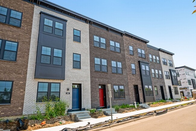 Building Photo - 848 Woodlawn Ave